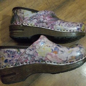 Dansko girls size 30euro/girls 13 US